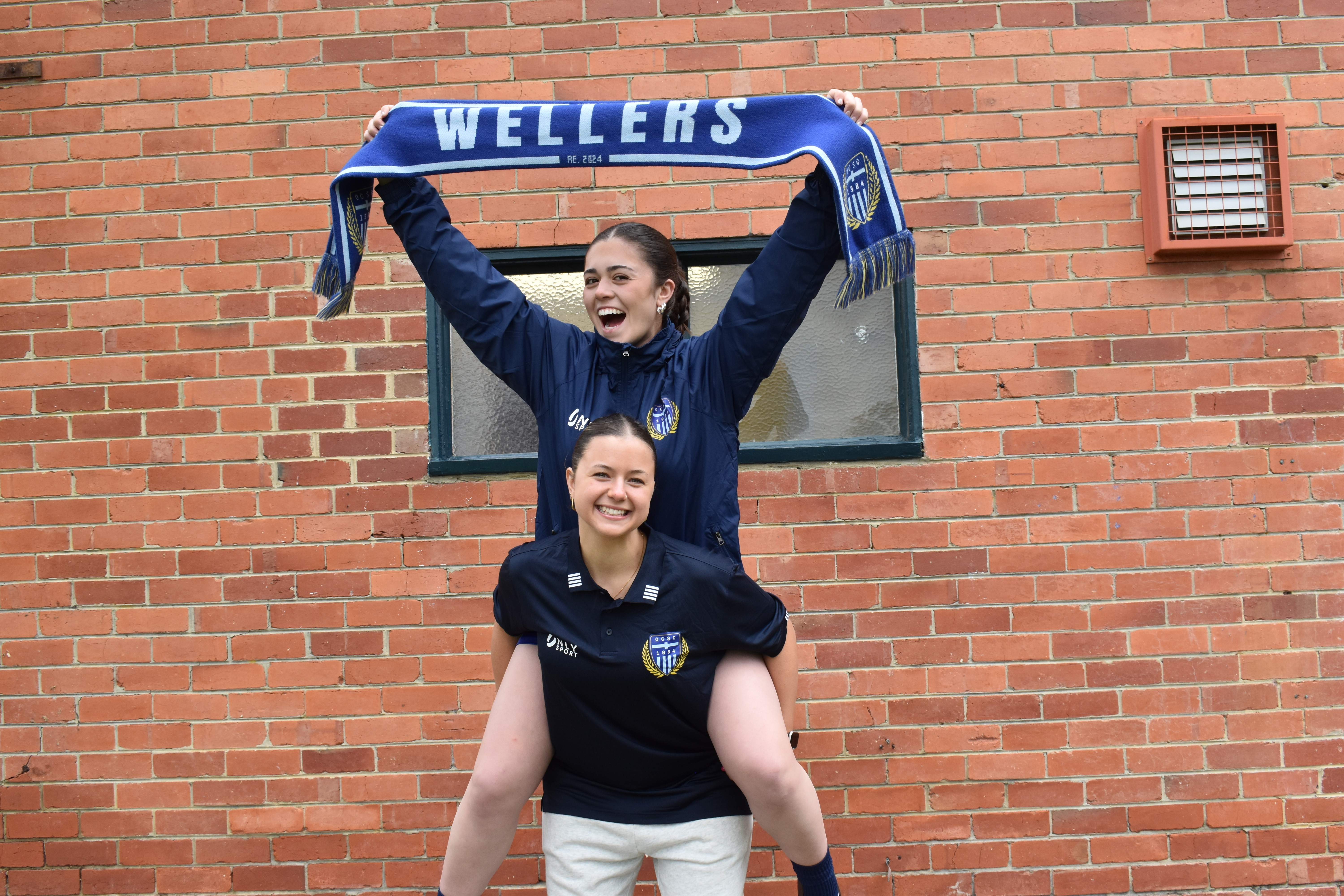 Members wearing the OCGSC Wellers scarf